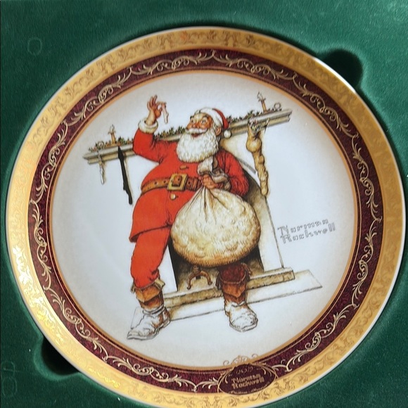 Norman Rockwell Red and Gold Holiday Decor Plate set of 2 - Picture 7 of 7